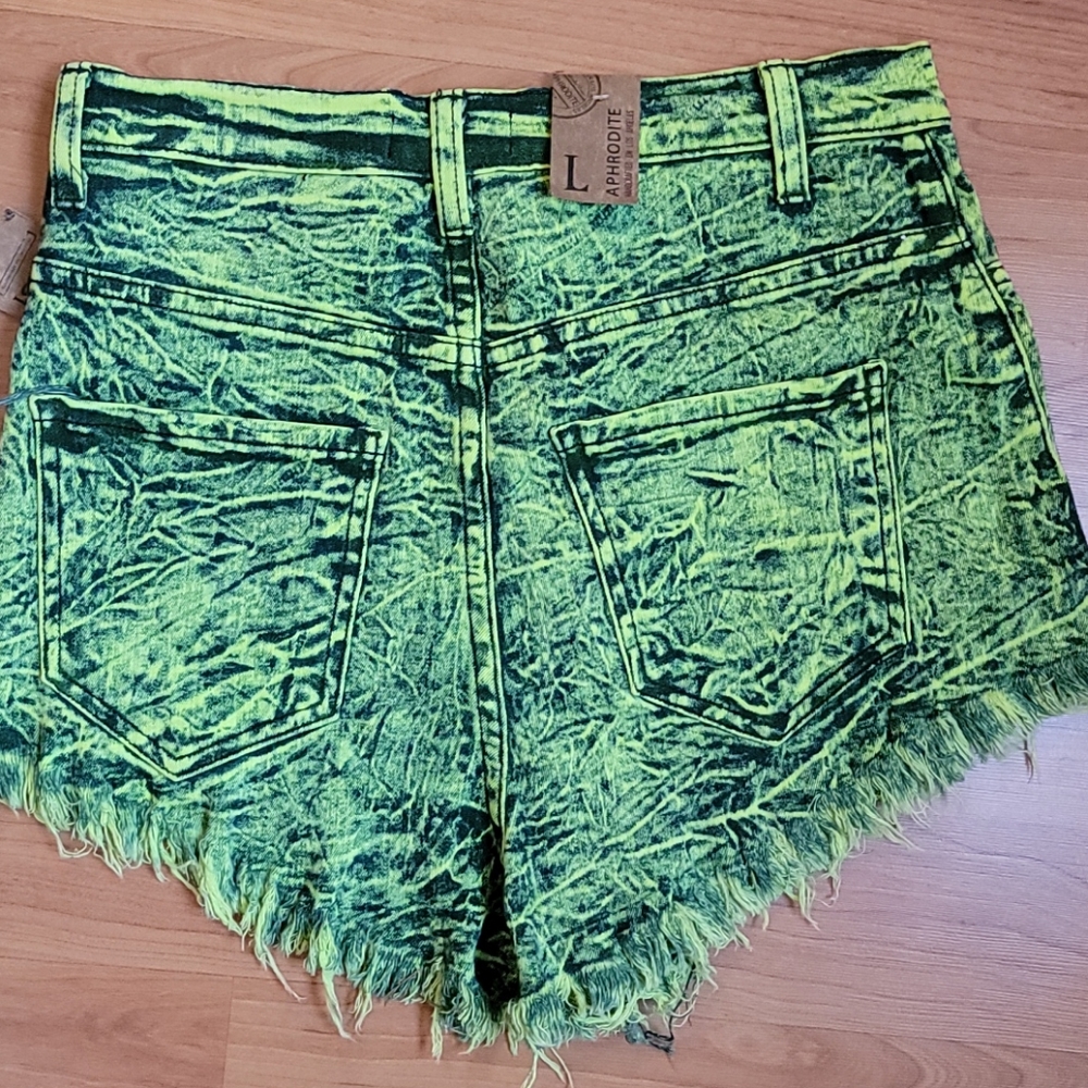 Aphrodite Shorts - image 4